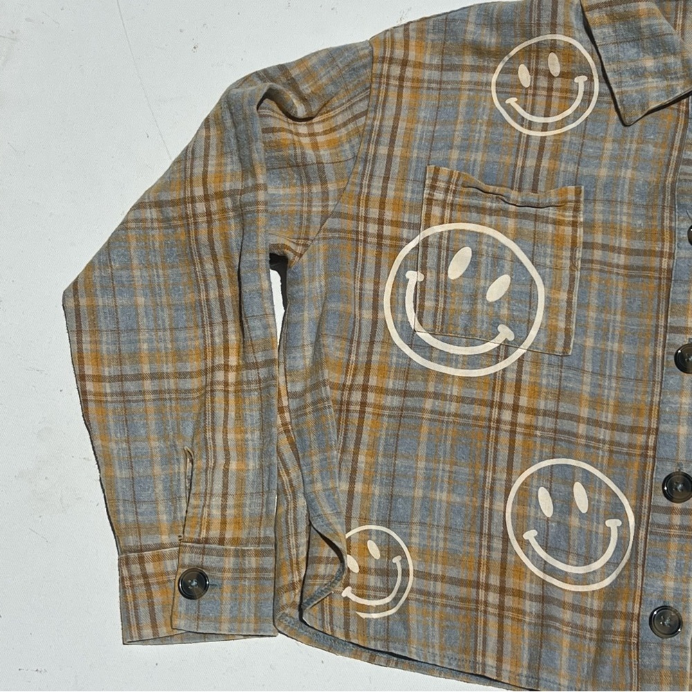 Altar’d State tan/blue plaid with smiley face crop shirt - Picture 5 of 7